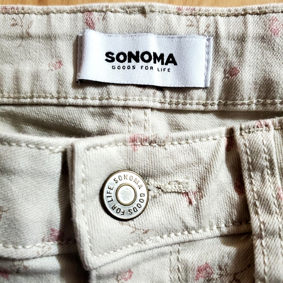 Sonoma Cream Denim Midrise Womens Rolled Shorts, Size 10, Floral 4" rise - Picture 3 of 6
